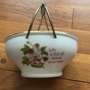 Vintage 1980’s Strawberry Shortcake Porcelain trinket basket